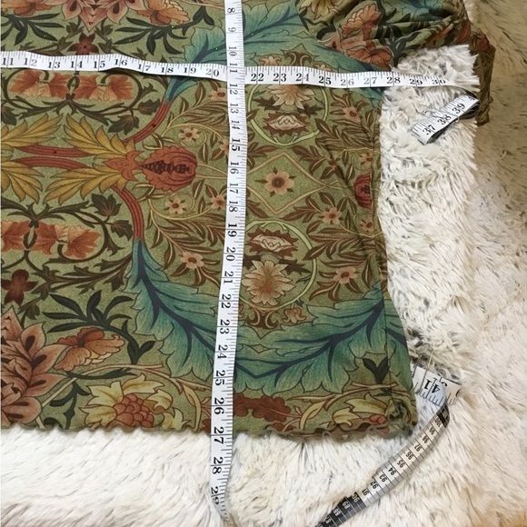 AVENUE blouse Woman’s size 30/32 lettuce edge hem red green embellishment - Picture 7 of 16